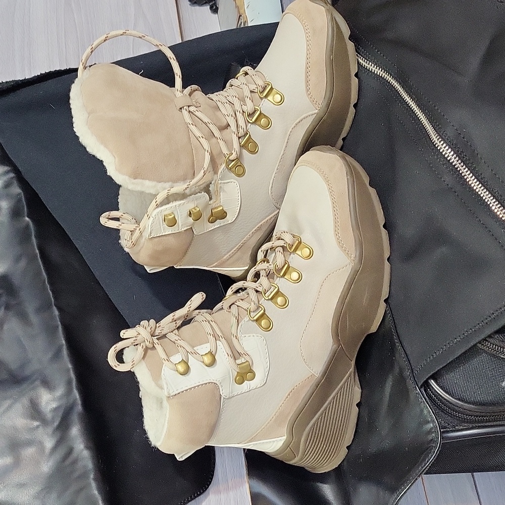 H& M. Winter shoes, US size 5.5,